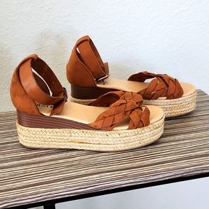 NWOT..Just Fab platform sandals